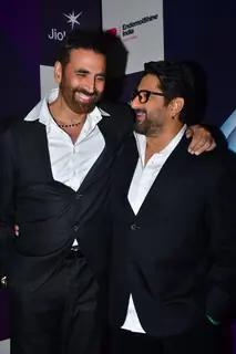 Akshay Kumar and Arshad Warsi snapped promoting 'Jolly LLB 3' on the sets Big Boss 19