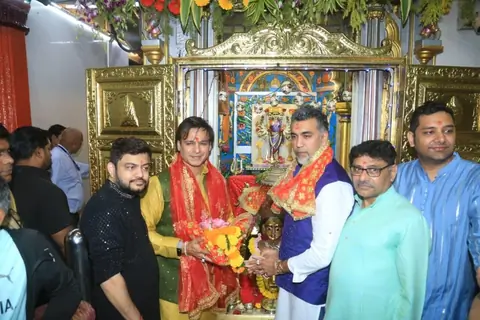 Vivek Oberoi snapped seeking blessings at Mumba Devi Temple