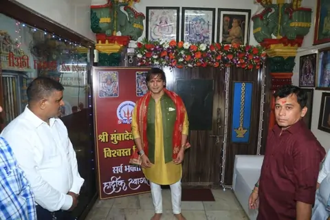 Vivek Oberoi snapped seeking blessings at Mumba Devi Temple