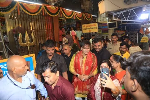 Vivek Oberoi snapped seeking blessings at Mumba Devi Temple