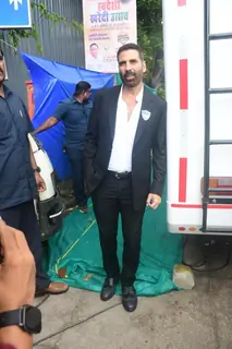 Akshay Kumar snapped in Bandra