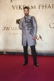 Angad Bedi attend Vikram Phadnis’ 35 Years anniversary celebration