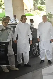 Ramesh Sippy, Zayed Khan and Sanjay Khan pay tribute at Late Zarine Khan's prayers meet