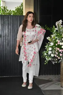 Celebrities pay tribute at Late Zarine Khan's prayers meet