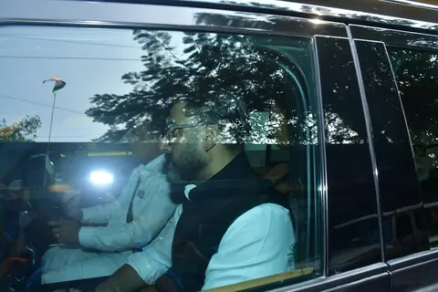 Abhishek Bachchan snapped attending late Dharmendra’s last rites