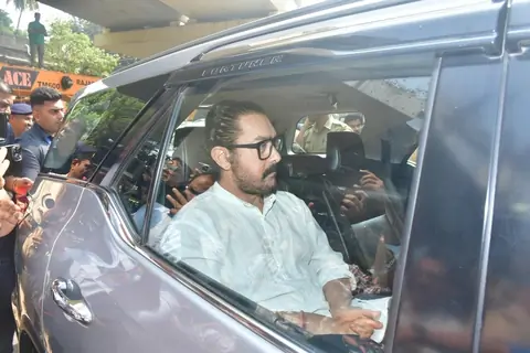 Aamir Khan snapped attending late Dharmendra’s last rites