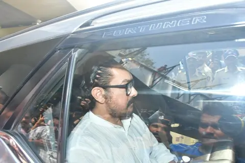 Aamir Khan snapped attending late Dharmendra’s last rites
