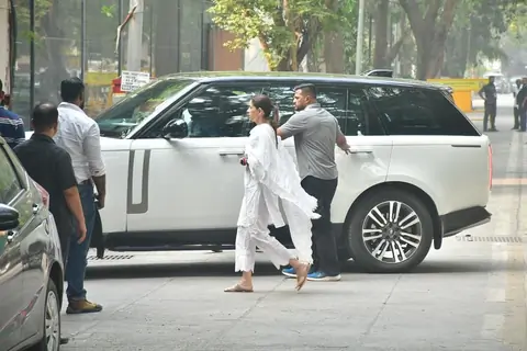 Bhavana Pandey snapped at Sunny Deol’s house in Juhu