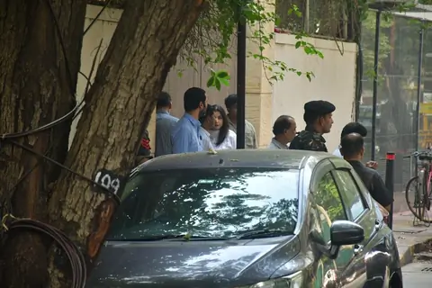 Maheep Kapoor snapped at Sunny Deol’s house in Juhu