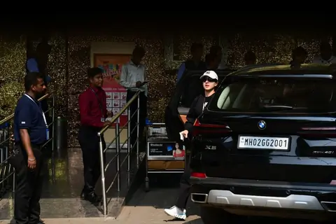 Sara Ali Khan spotted at Kalina Airport