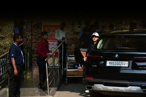 Sara Ali Khan spotted at Kalina Airport