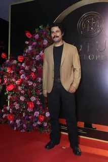 Randeep Hooda snapped at Anand Pandit’s birthday bash