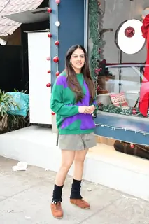 Genelia Deshmukh snapped at Pause Cafe, Bandra