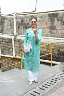 Isha Koppikar snapped at voting centre