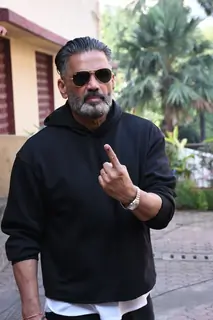 Suniel Shetty snapped at voting centre