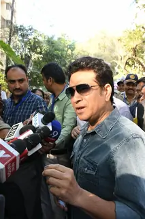Sachin Tendulkar snapped at voting centre