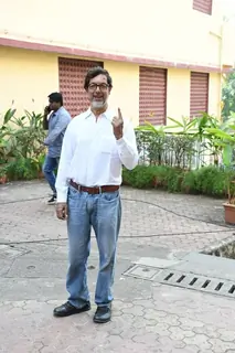 Celebrities snapped at voting centre