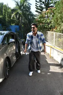 Ranbir Kapoor snapped at voting centre
