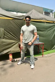 Sidharth Malhotra snapped in Juhu 