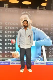 KL Rahul snapped in Juhu