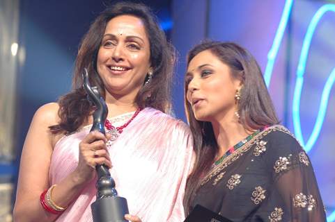 Hema Malini with Rani Mukerji at the Filmfare Awards