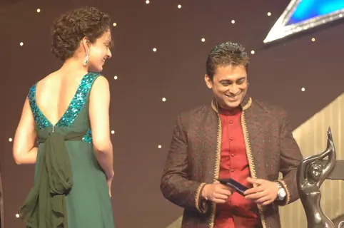 Kangana Ranaut and Anuj Saxena at the Filmfare awards function Newcomer Kangana Ranaut''s was appreciated for her performance in "Gangster - A Love Story" with the best debut award