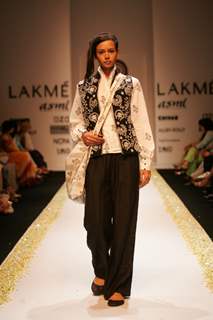 Sonam Dubal presents a global fashion travelogue on the ramp at Lakme Fashion Week in Mumbai on March 27