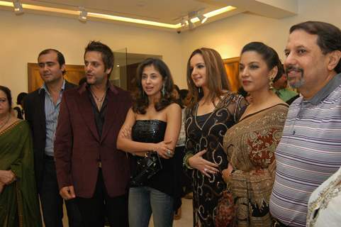 Shabana Azmi launched Laila Khan Rajpal''s collection &quot;Dreams do not have Titles&quot; in Mumbai, March 30 Urmila Matondkar & Laila Khan Rajpal''s entire family was also present there