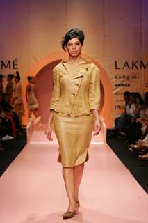 Narendra Kumar''s oriental fantasy collection inspired by Lakme''s freespirit spring/summer 2007 was a spectacular finale to Lakme Fashion Week