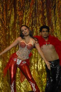 Kashmera Shah performing at Zee Cine Awards 2007, Genting Highlands Resort, Malaysia