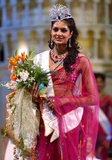Pantaloons Femina Miss India Earth 2007 Pooja Chitgopekar after the press conference in Mumbai on Monday