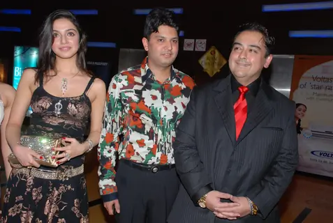 Adnan Sami''s new album Ek Din was launched by T-series in Mumbai on April 12 Lyrics writer Sameer and former actress Divya Kumar were present at the launch