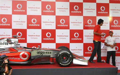 Formula One World Champion Lewis Hamilton Enthralled hundreds of his fans in Delhi by playing the Cricket, on a promotional tour for Vodafone Essar, in New Delhi on Saturday