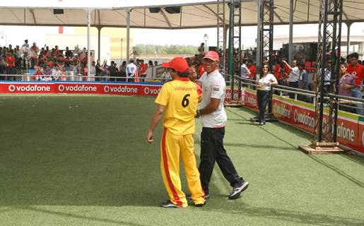 Formula One World Champion Lewis Hamilton Enthralled hundreds of his fans in Delhi by playing the Cricket, on a promotional tour for Vodafone Essar, in New Delhi on Saturday