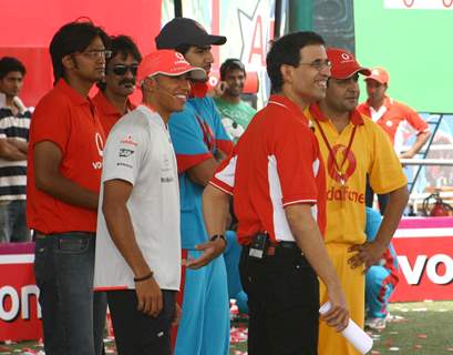 Formula One World Champion Lewis Hamilton Enthralled hundreds of his fans in Delhi by playing the Cricket, on a promotional tour for Vodafone Essar, in New Delhi on Saturday