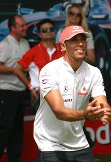 Formula One World Champion Lewis Hamilton Enthralled hundreds of his fans in Delhi by playing the Cricket, on a promotional tour for Vodafone Essar, in New Delhi on Saturday