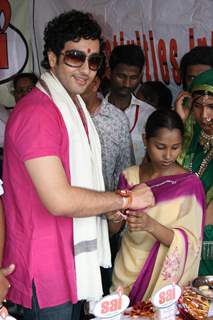 Adhyaan Suman celebrates raksha bandhan at Mumbai red light area