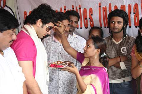 Adhyaan Suman celebrates raksha bandhan at Mumbai red light area