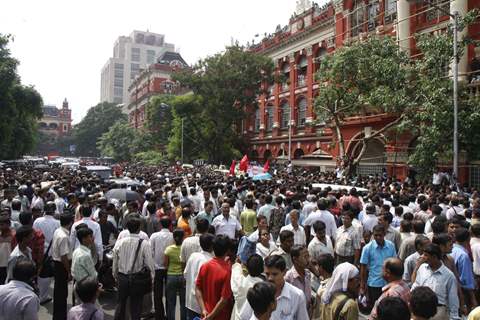 The funeral procession of Subhas Chakraborty in front of Writers Building