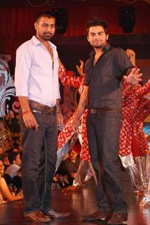 Virat Kohli and Praveen Kumar at Gitanjali 15 Years Celeberations Show in Mumbai