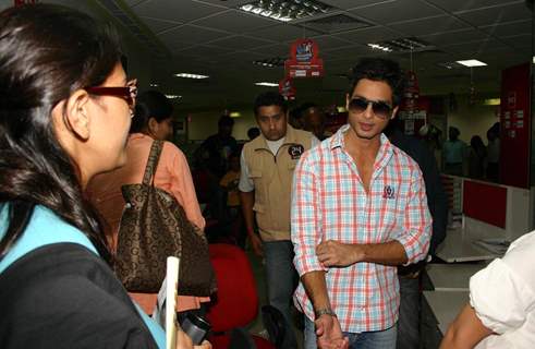 Bollywood actor Shahid Kapoor at BIG 927 FM office for promoting his film ''''Kaminey'''', in New Delhi on Sunday-