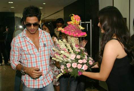 Bollywood actor Shahid Kapoor at BIG 927 FM office for promoting his film ''''Kaminey'''', in New Delhi on Sunday-