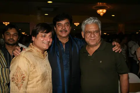 Om Puri and Shatrughan Sinha at the &quot;Success Bash of Chanakya&quot;