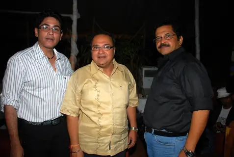 Asif Sheikh, Rakesh Bedi and Tiku Talsania at the success bash of &quot;Yeh Chanda Kanoon Hain&quot;