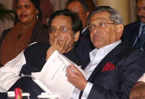 External Affairs Minister S M Krishna, MoS Shashi Tharoor at the launch &quot;India - Africa Connect&quot; website, in New Delhi on Monday 17 Aug 2009