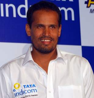 Tata Indicom Brand Ambassador Yusuf Pathan showcases Photon - Mobile broadband services in Kolkata on Monday 17th Aug 09