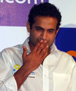 Tata Indicom Brand Ambassador Irfan Pathan showcases Photon - Mobile broadband services in Kolkata on Monday 17th Aug 09