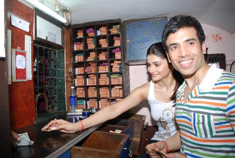 Prachi Desai and Tusshar Kapoor sell the tickets to promote the film &quot;Life Partner&quot; at Galaxy