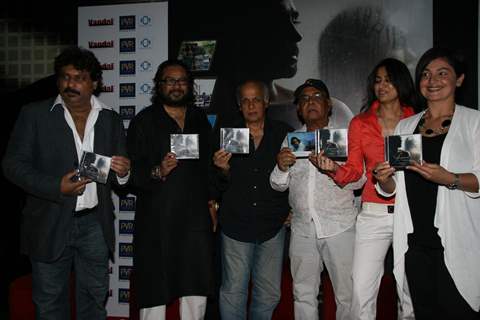 Pooja Bhatt, Sabrina and Mahesh Bhtt at Ismail Darbar''s music for film The Unforgettable at PVR, in Mumbai