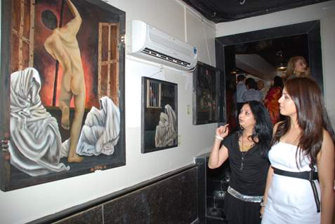 Mahima Chaudhry at Daxa Khandwala''s Art exhibition